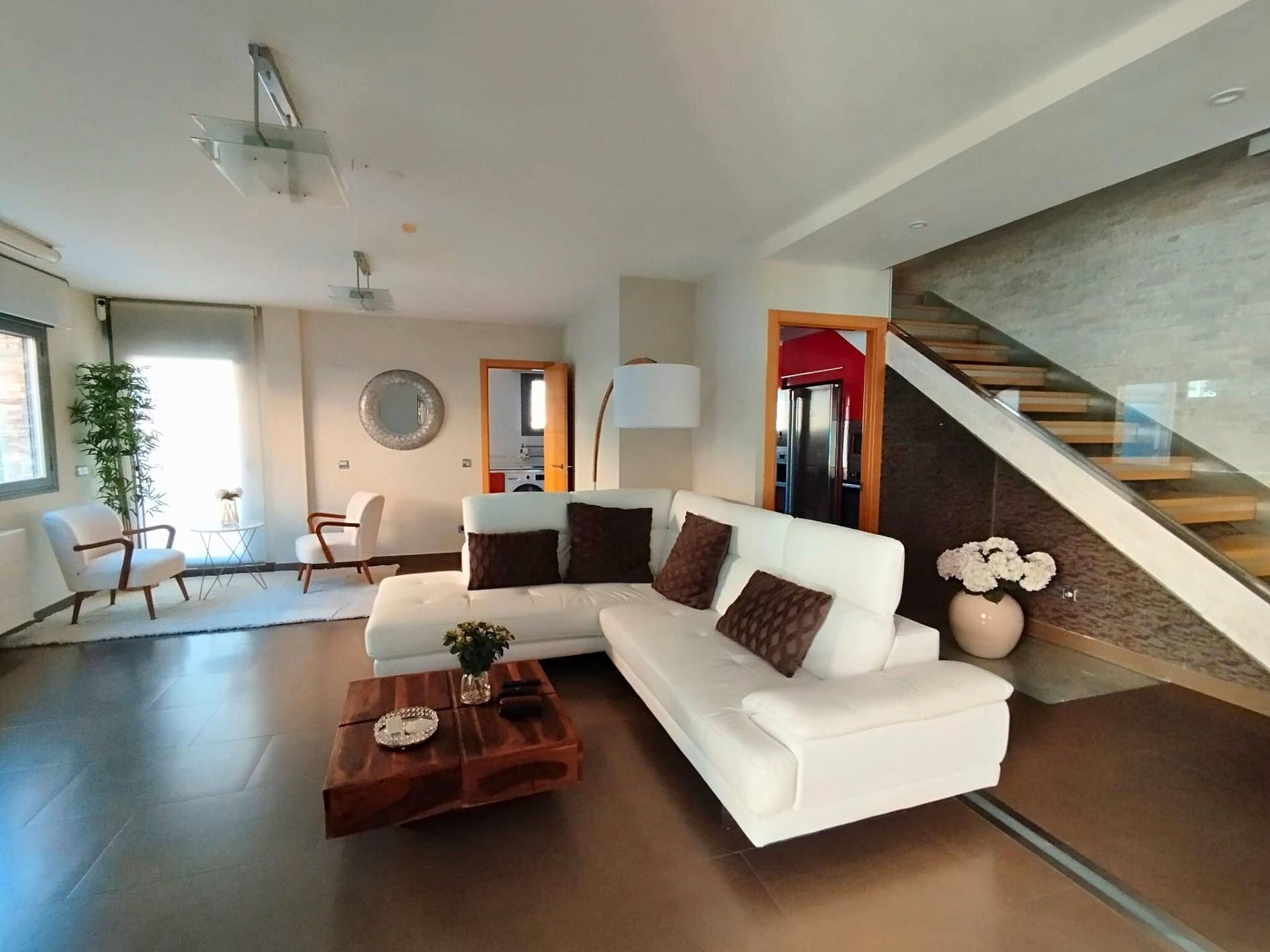 Sala d'estar de Casa adosada en venda en Rivas-Vaciamadrid amb Aire condicionat, Calefacció i Jardí privat