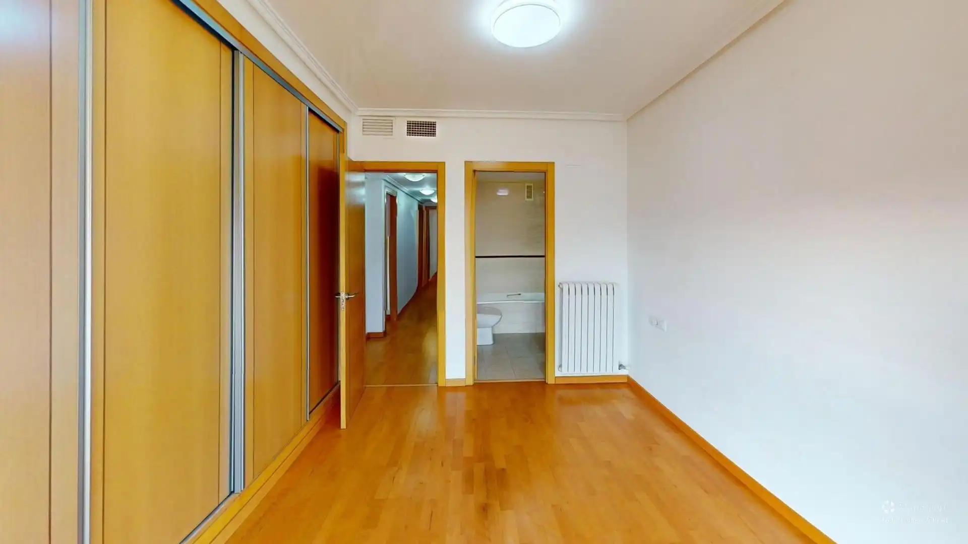 Wohnung zum Verkauf in Valencia mit Klimaanlage, Parkett und Gemeinschaftspool