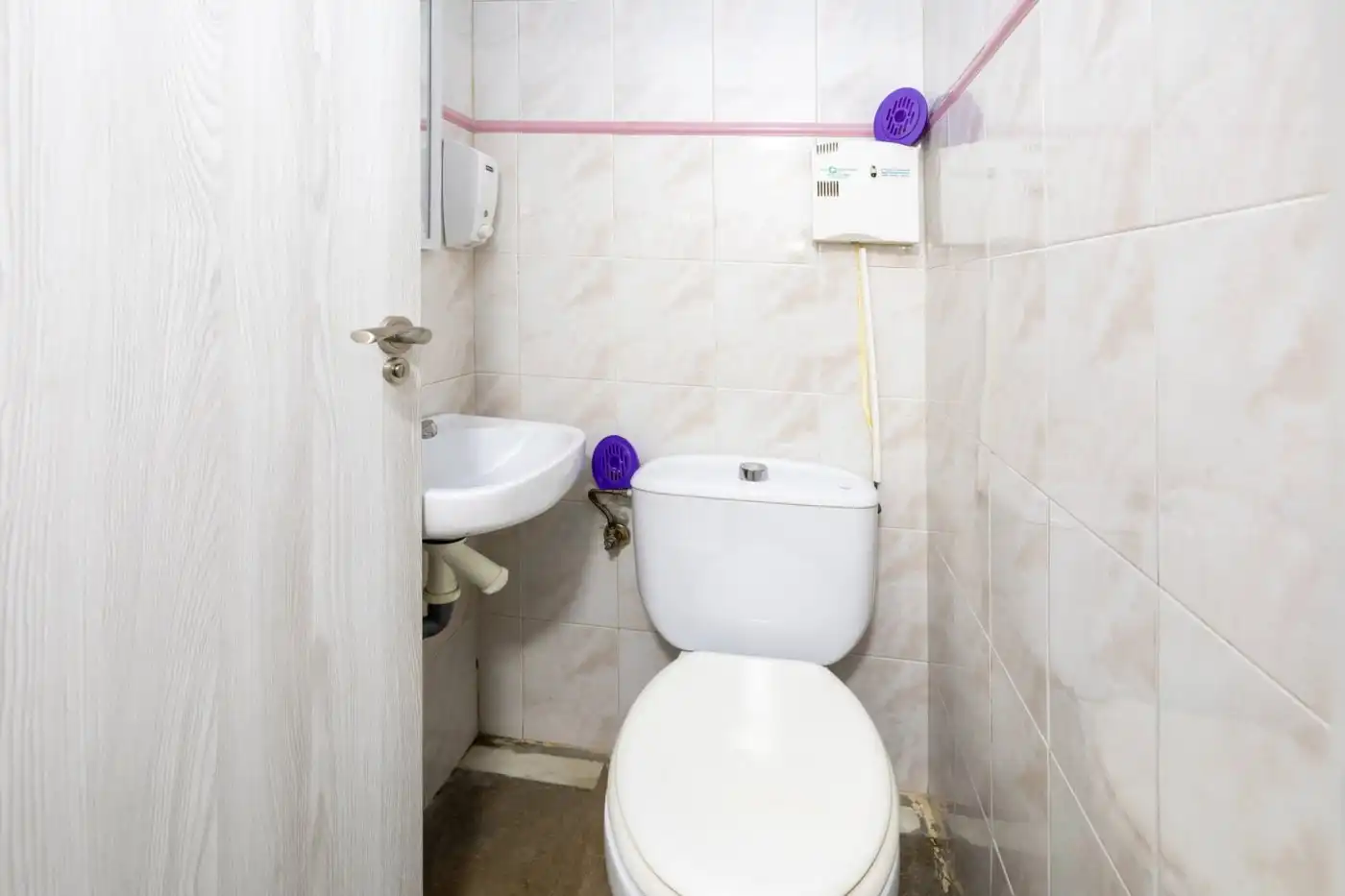 Baño de Local en venta en Granada con Aire acondicionado y Amueblado