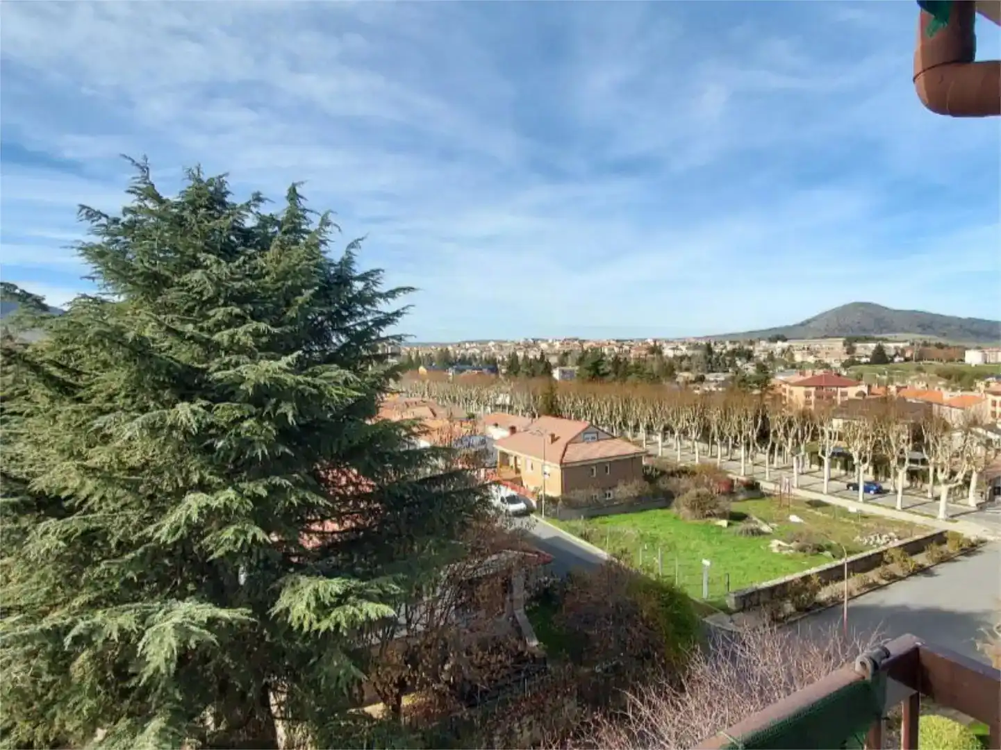 Vista exterior de Pis en venda en El Espinar amb Traster i Piscina