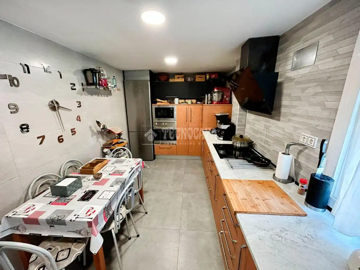 Cuina de Casa o xalet en venda en La Puebla de Alfindén amb Aire condicionat, Calefacció i Terrassa