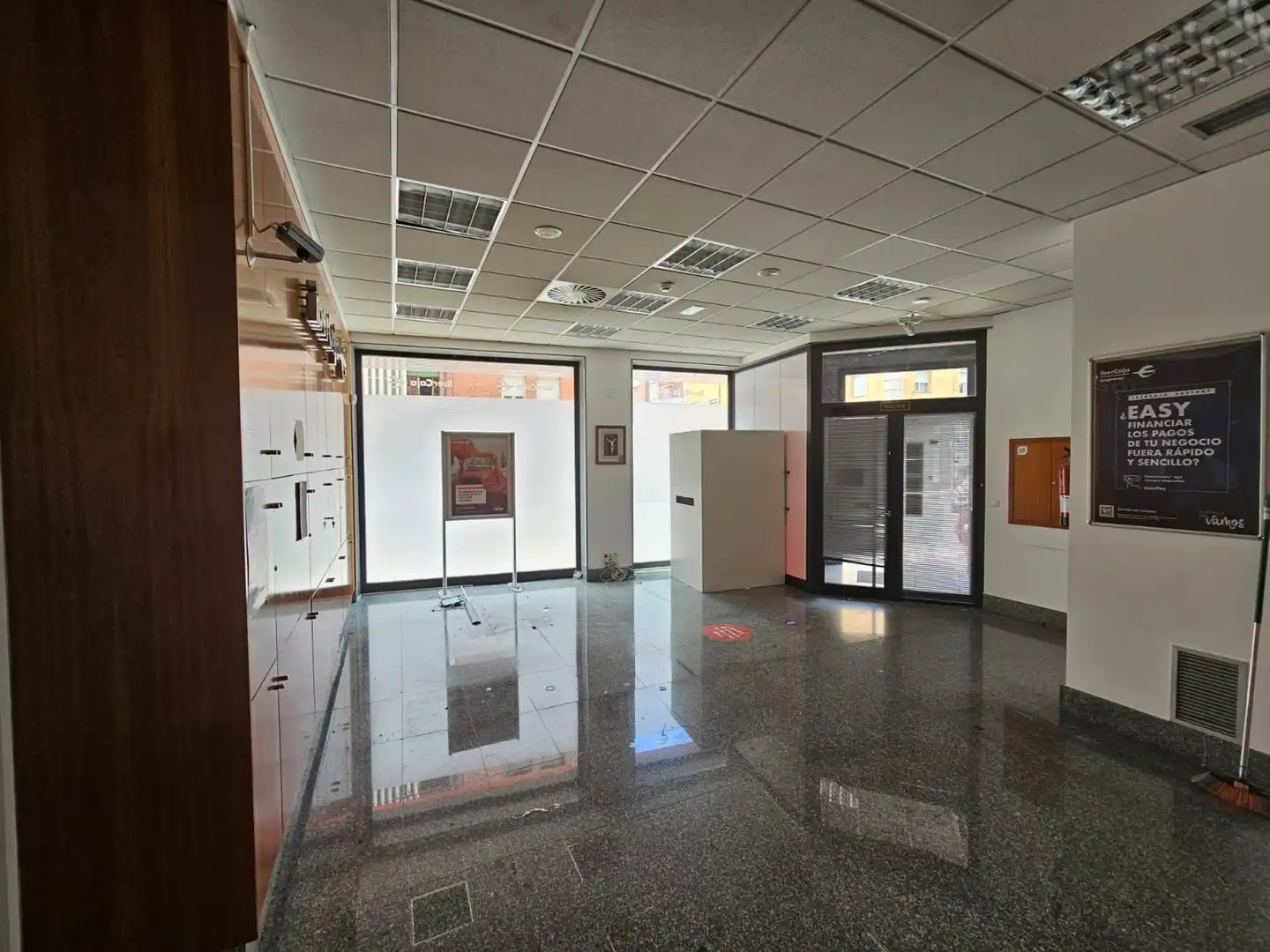 Local commercial à vendre à C/ Condado de Treviño, imagen 3
