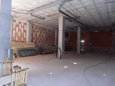 Local comercial en venda a Puerto Marina