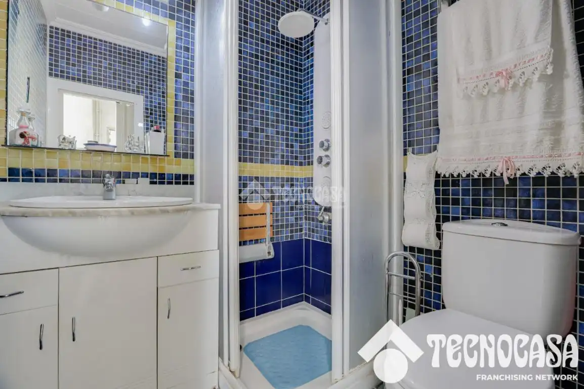 Bathroom of Flat for sale in Mataró  with Heating and Terrace