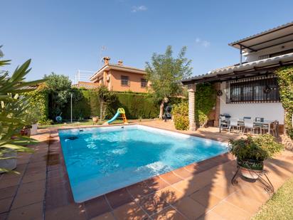 Piscina de Casa o xalet en venda en Las Gabias amb Aire condicionat, Calefacció i Jardí privat