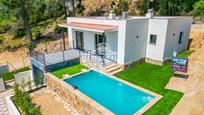 Vista exterior de Casa o xalet en venda en Lloret de Mar amb Aire condicionat, Terrassa i Piscina