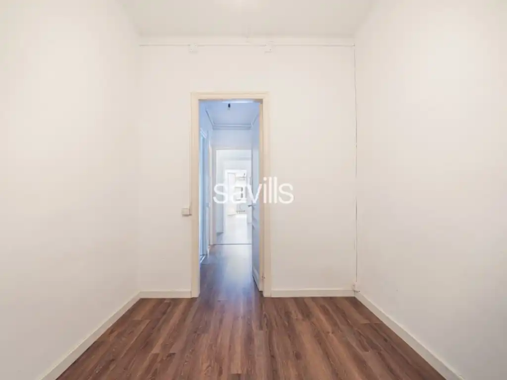 Dormitori de Apartament en venda en Barcelona amb Aire condicionat i Balcó