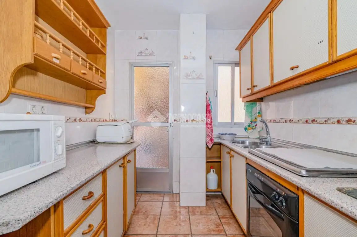 Cocina de Piso en venta en Granada con Calefacción y Balcón