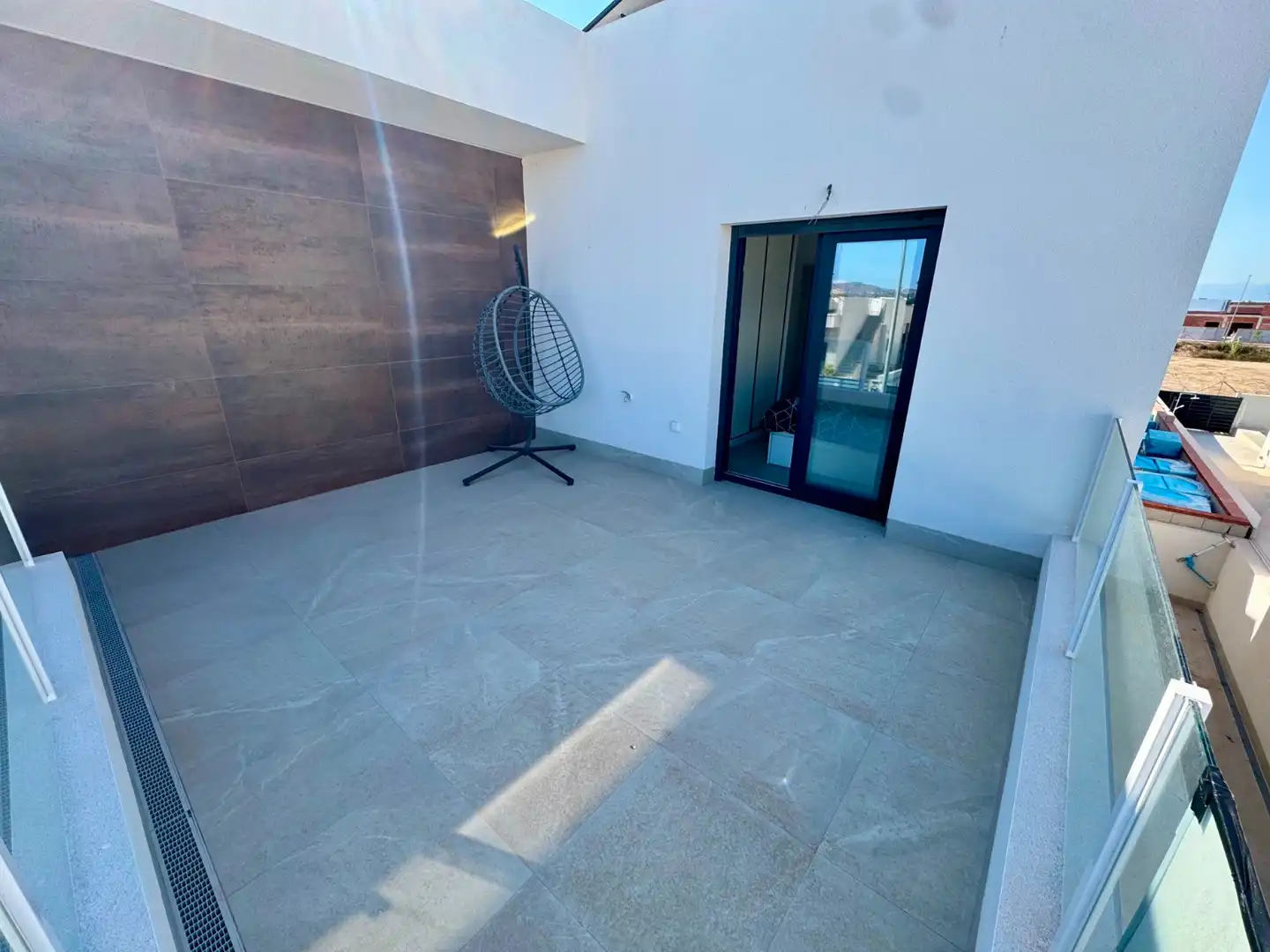 Casa aparellada amb piscina en venda a Calle Manuel de Falla 13, imagen 8