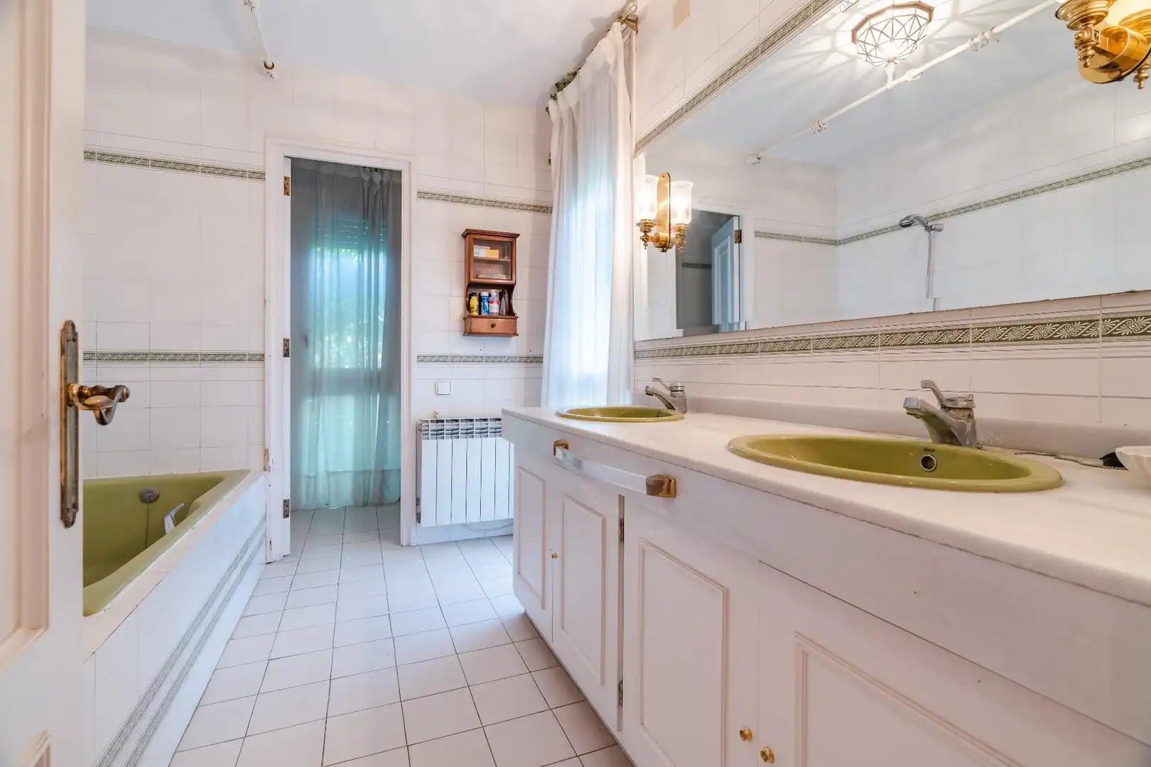 Bany de Casa o xalet en venda en Móra d'Ebre amb Aire condicionat, Calefacció i Jardí privat