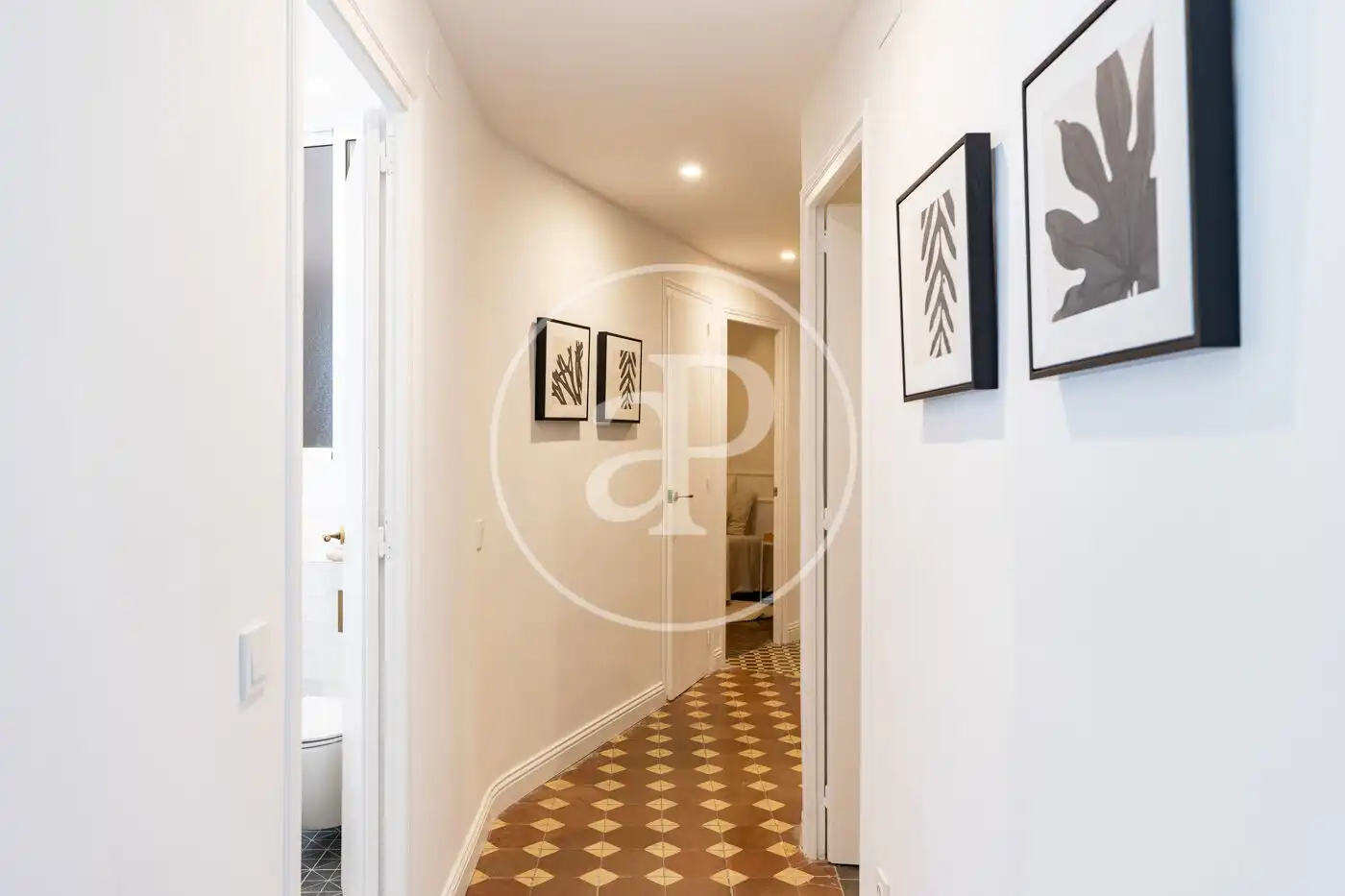 Wohnung zum Verkauf in Barcelona mit Klimaanlage, Heizung und Balkon