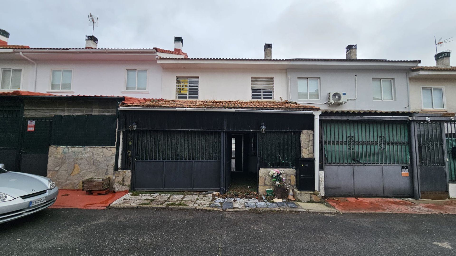 Vista exterior de Casa o xalet en venda en El Espinar amb Calefacció, Jardí privat i Terrassa