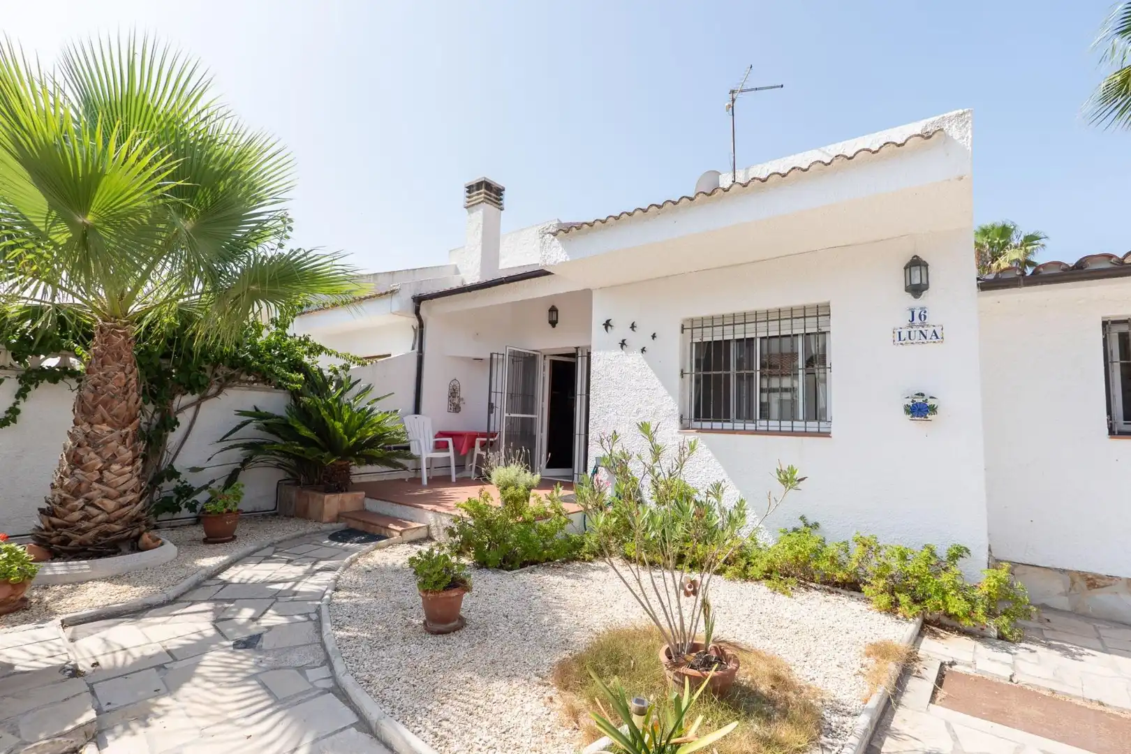 Vista exterior de Casa o chalet en venta en Deltebre con Aire acondicionado, Jardín privado y Terraza