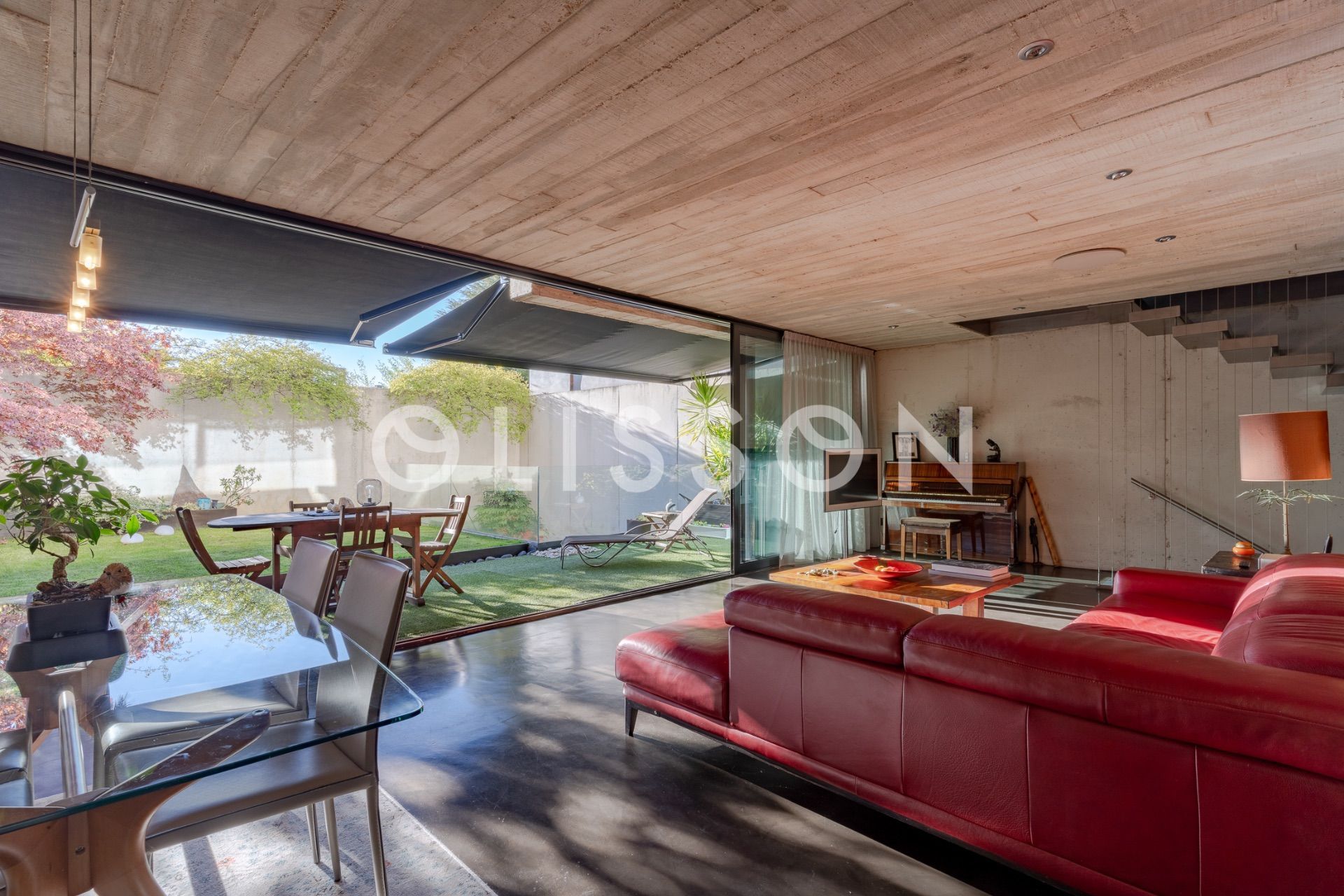 Sala d'estar de Casa o xalet en venda en  Madrid Capital amb Aire condicionat, Calefacció i Jardí privat