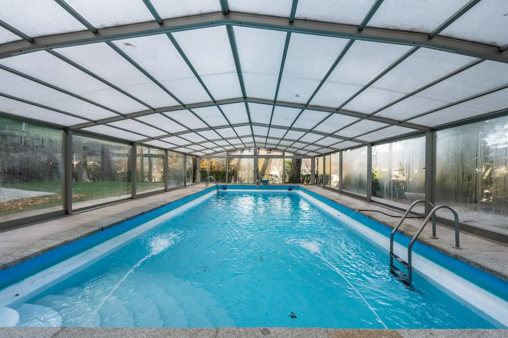 Piscina de Finca rústica en venda en Guadarrama amb Aire condicionat, Calefacció i Jardí privat