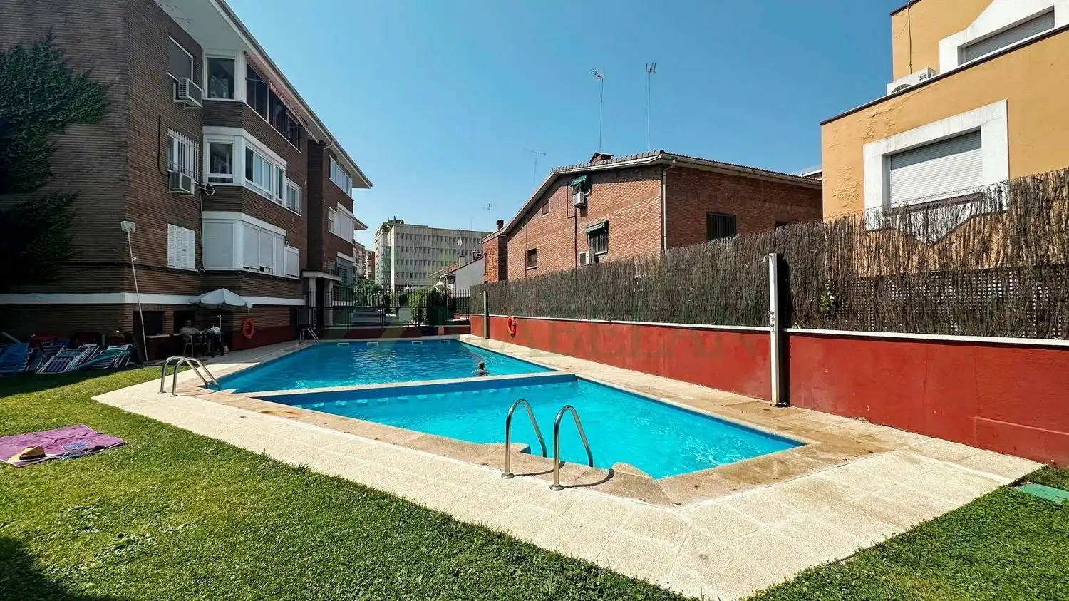 Piscina de Pis de lloguer en Madrid amb Calefacció, Parquet i Traster