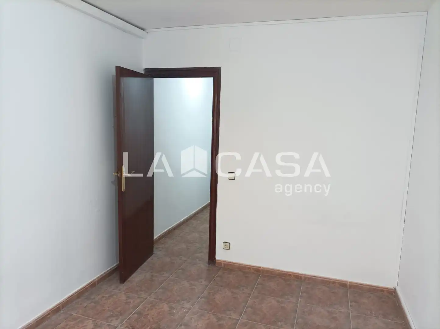 Piso en venta en Santa Coloma de Gramenet con Calefacción, Terraza y Trastero