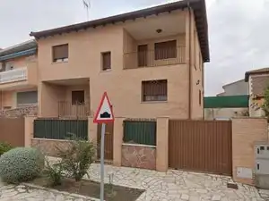 Vista exterior de Casa o chalet en venta en Colmenar de Oreja