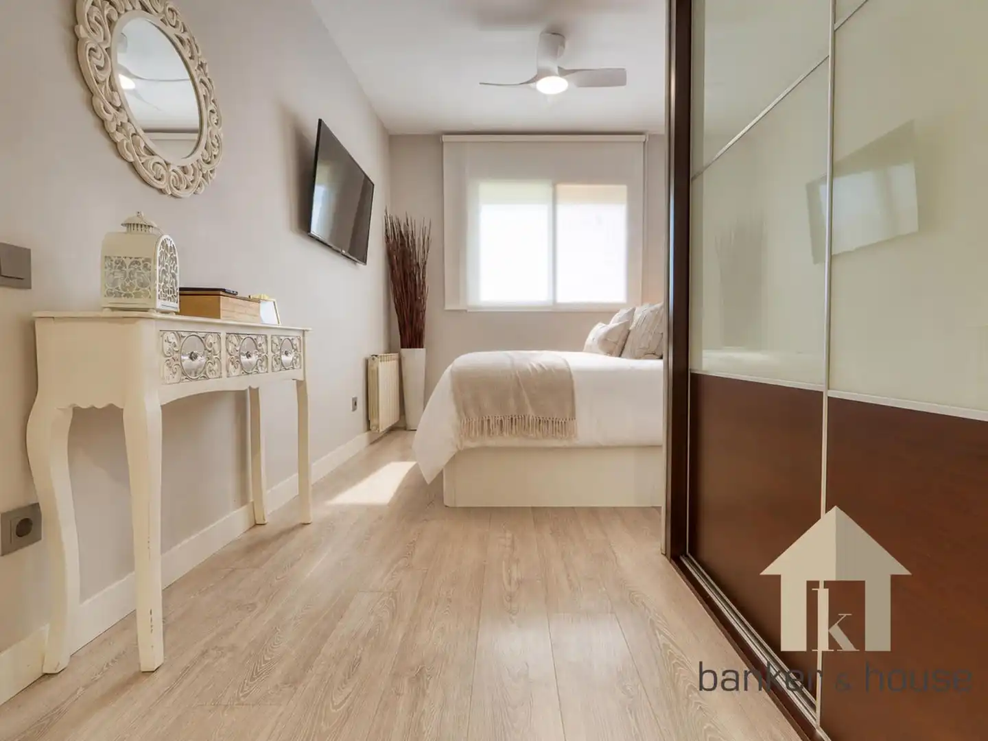 Schlafzimmer von Dachboden zum Verkauf in Barcelona mit Klimaanlage, Heizung und Terrasse