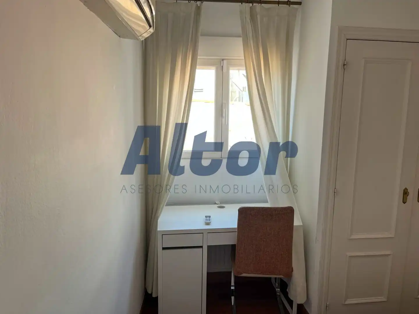Dormitori de Dúplex de lloguer en Madrid amb Aire condicionat, Calefacció i Moblat