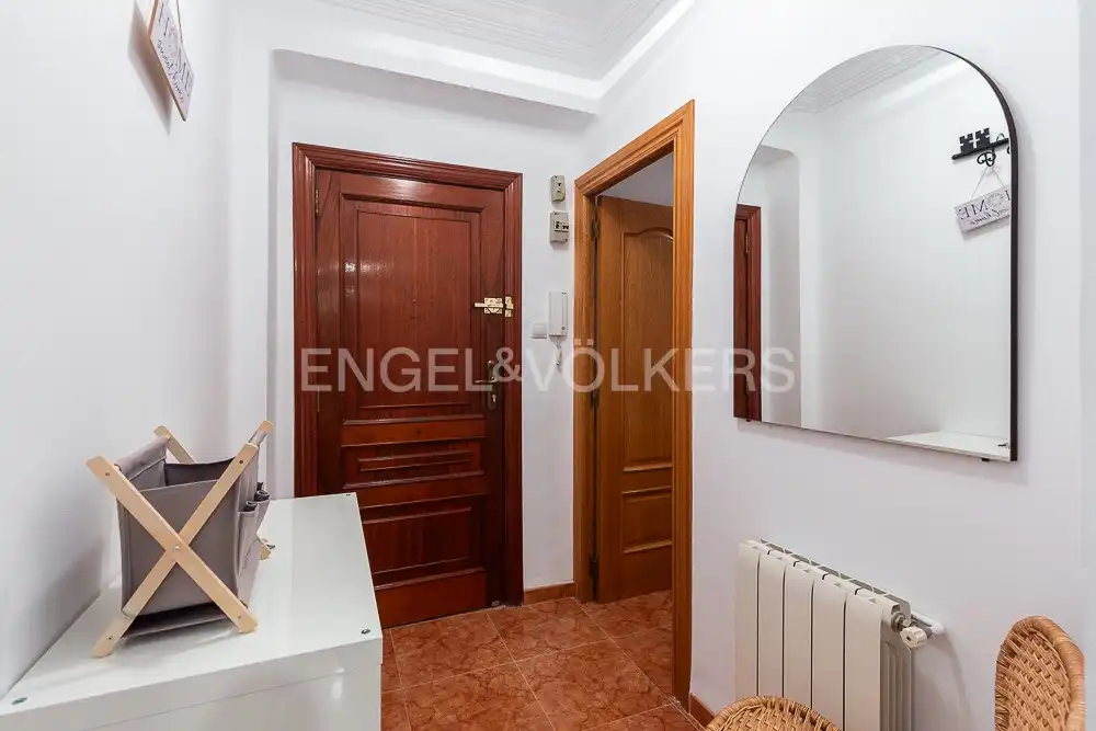 Flat for rent in Valencia  with Air Conditioner, Heating and Furnished