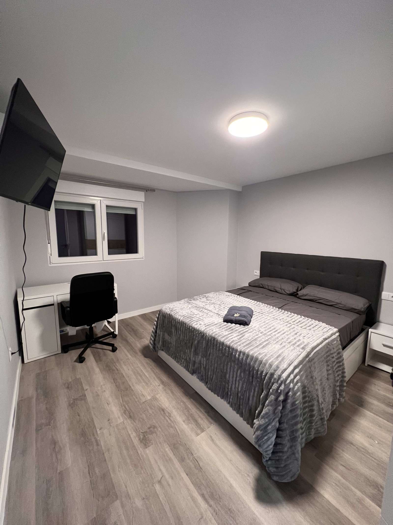 Bedroom of Flat to share in  Valencia Capital  with Air Conditioner and Terrace