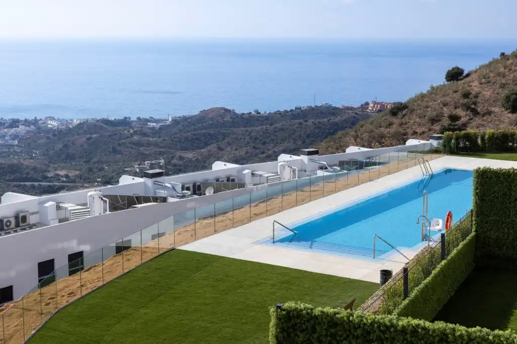 Piscina de Ático en venta en Rincón de la Victoria con Terraza y Piscina comunitaria