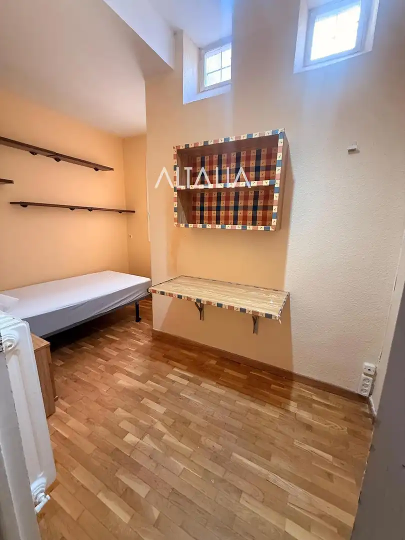 Bedroom of Flat for rent in Cuenca  with Heating, Terrace and Storage room