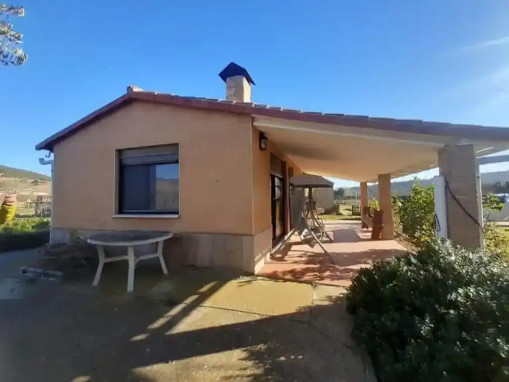 Außenansicht von Country house zum Verkauf in Quel mit Privatgarten, Schwimmbad und Möbliert