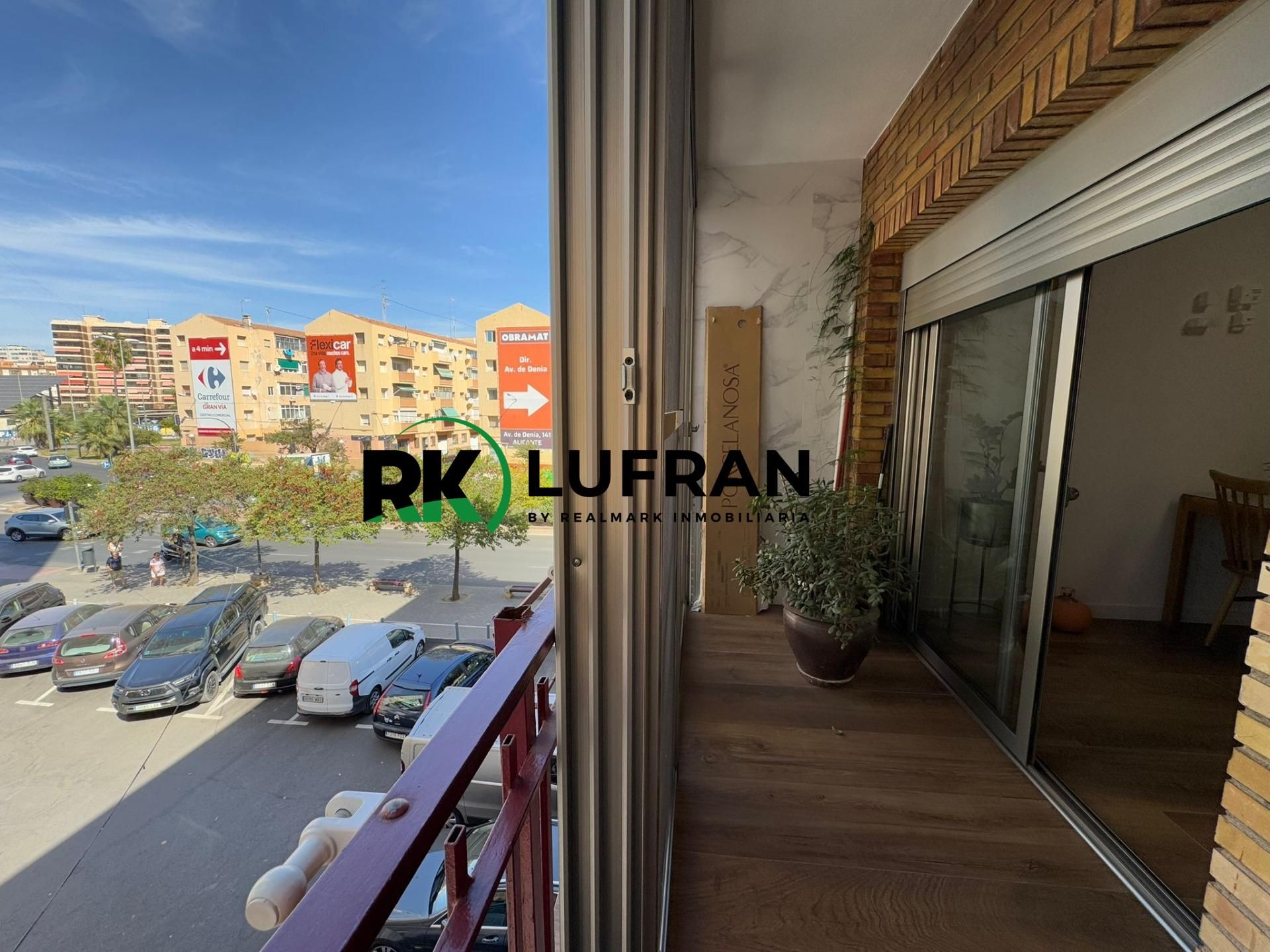 Vista exterior de Apartament en venda en Alicante / Alacant amb Aire condicionat, Calefacció i Balcó