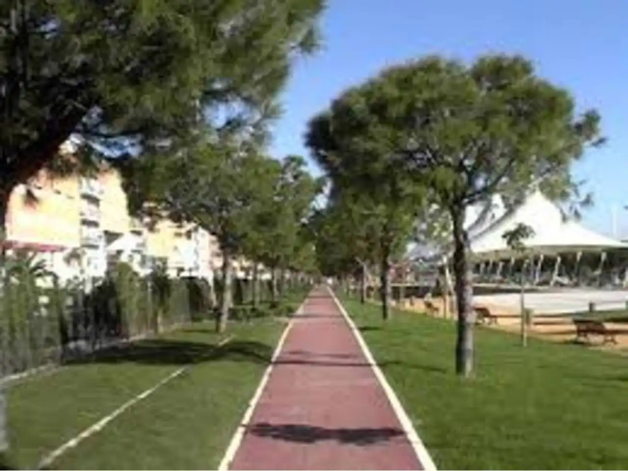 Vista exterior de Local de alquiler en Huelva