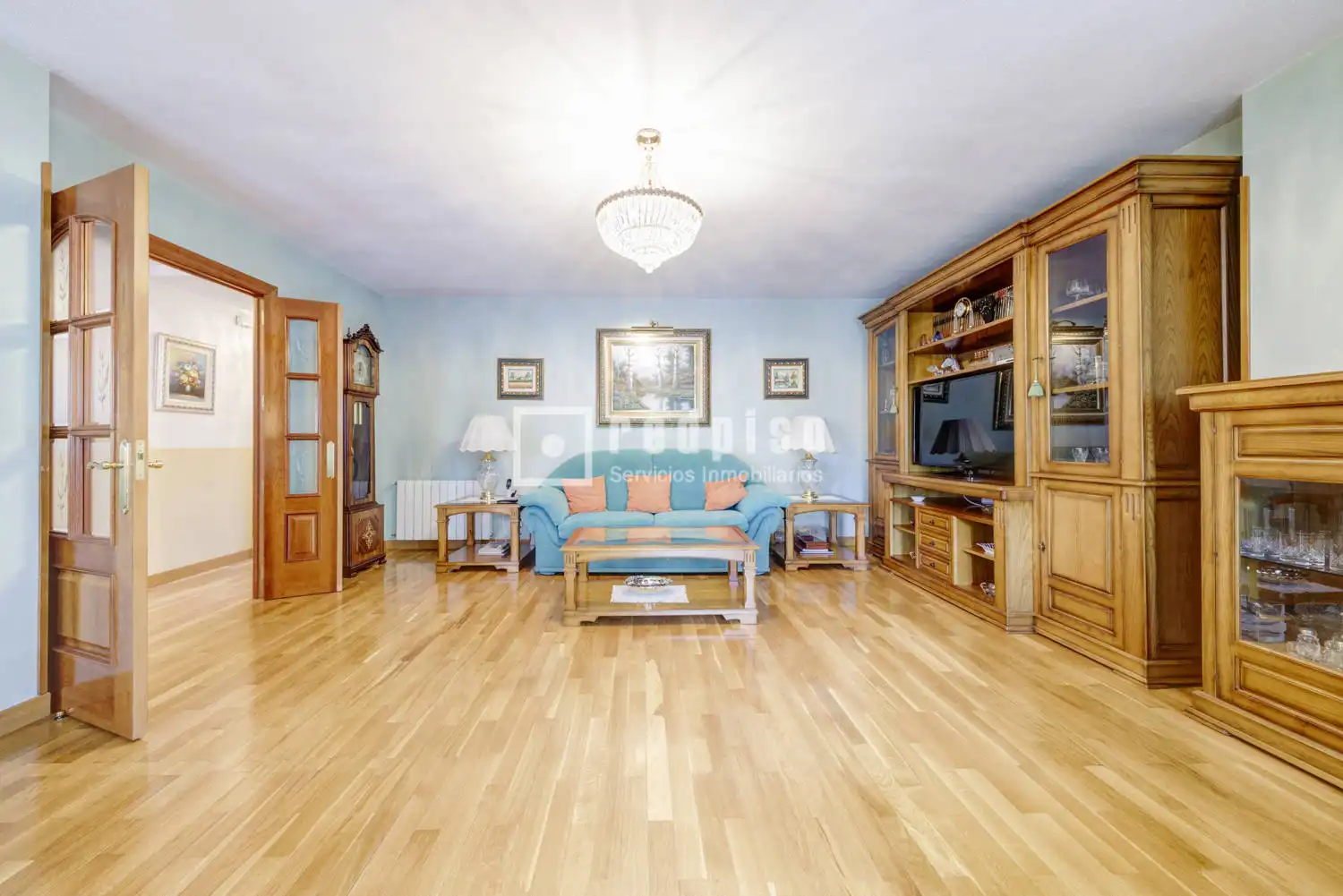 Living room of Flat for sale in Pozuelo de Alarcón  with Heating, Private garden and Parquet flooring