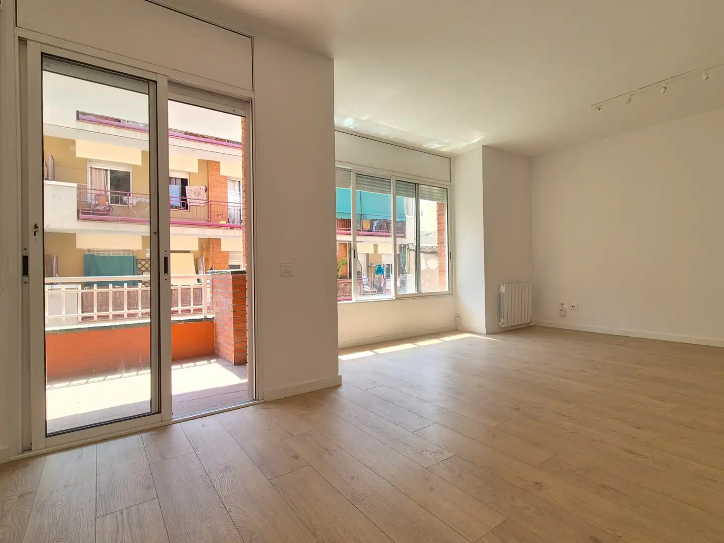 Sala d'estar de Pis de lloguer en Barcelona amb Calefacció, Parquet i Forn