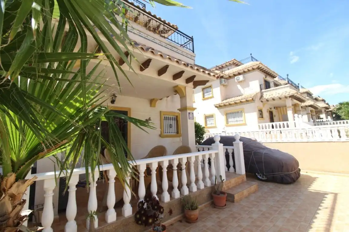 Jardí de Casa adosada en venda en Orihuela amb Jardí privat, Terrassa i Moblat