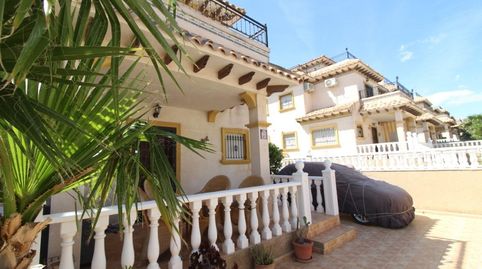 Foto 3 de Casa adosada en venta en Calle Chile, Villamartín - Las Filipinas, Orihuela