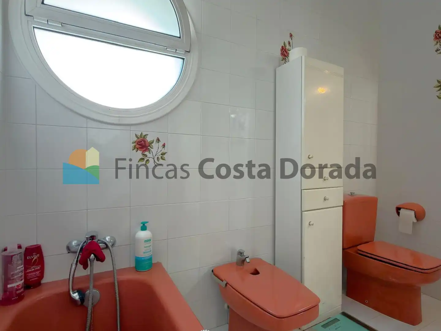 Bathroom of Houses for sale in Cubelles  with Air Conditioner, Private garden and Parquet flooring