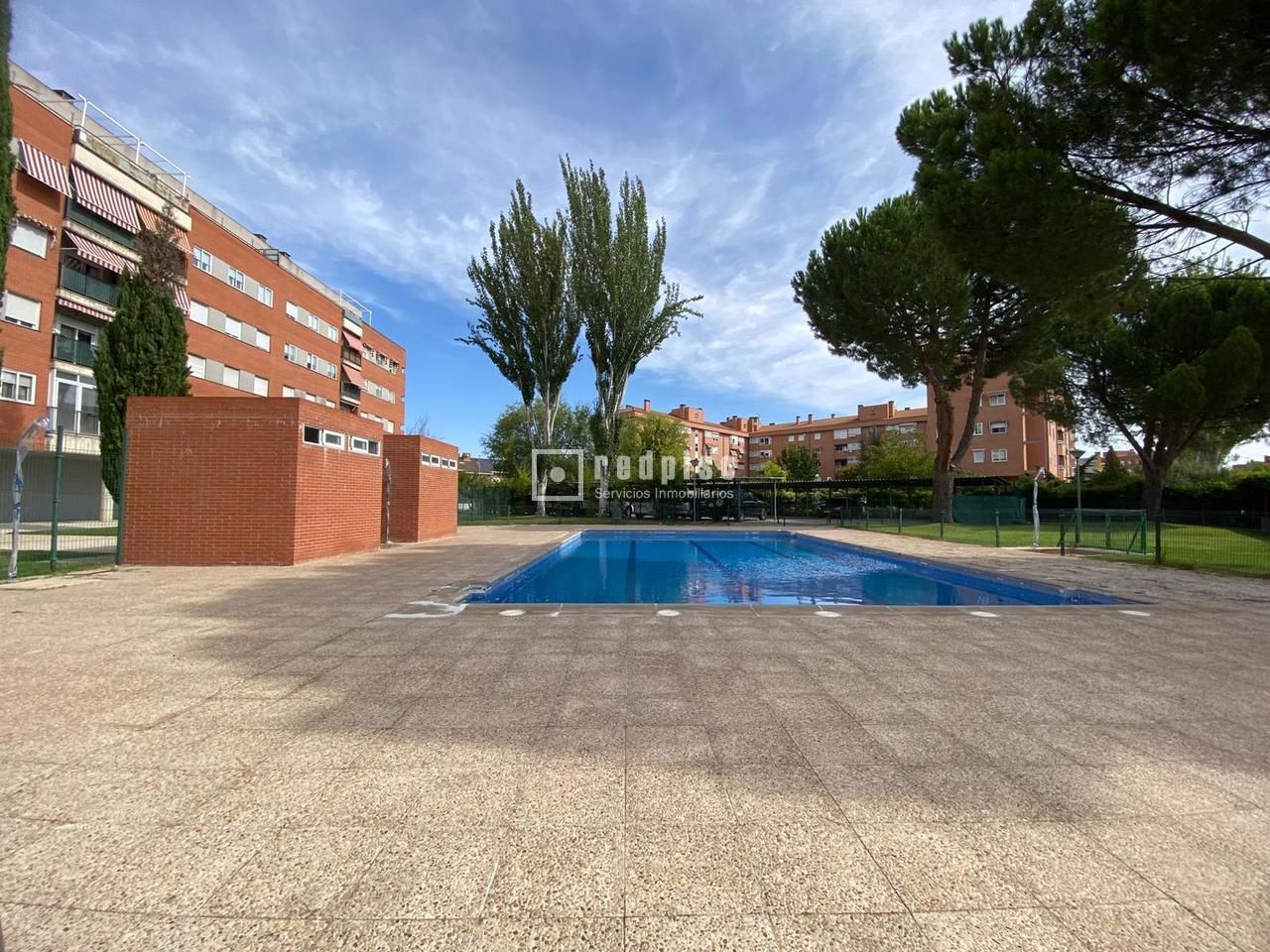 Piscina de Pis en venda en Alcalá de Henares amb Aire condicionat, Calefacció i Terrassa