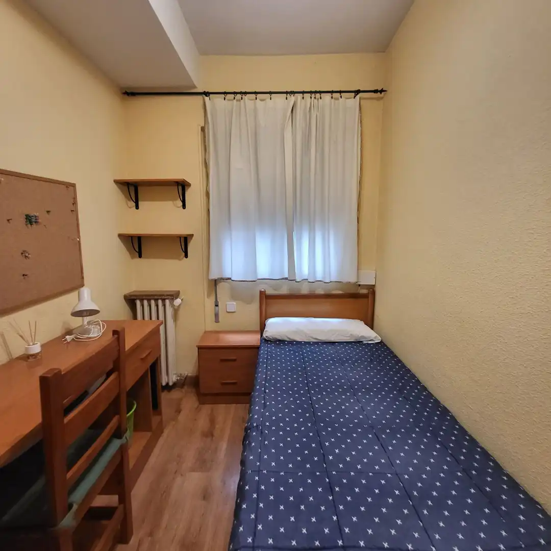 Dormitori de Pis en venda en Ávila amb Calefacció, Terrassa i Moblat