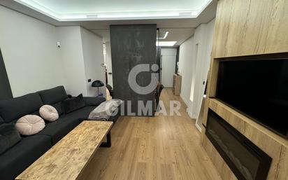 Living room of Flat for sale in  Madrid Capital  with Air Conditioner, Heating and Balcony