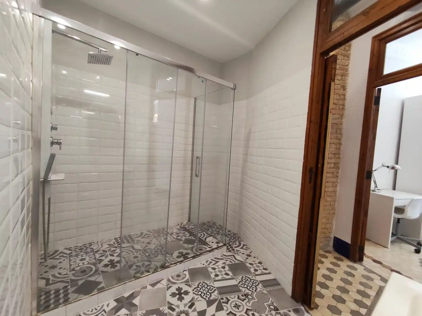 Badezimmer von Wohnung zur Miete in Valencia mit Klimaanlage, Heizung und Möbliert