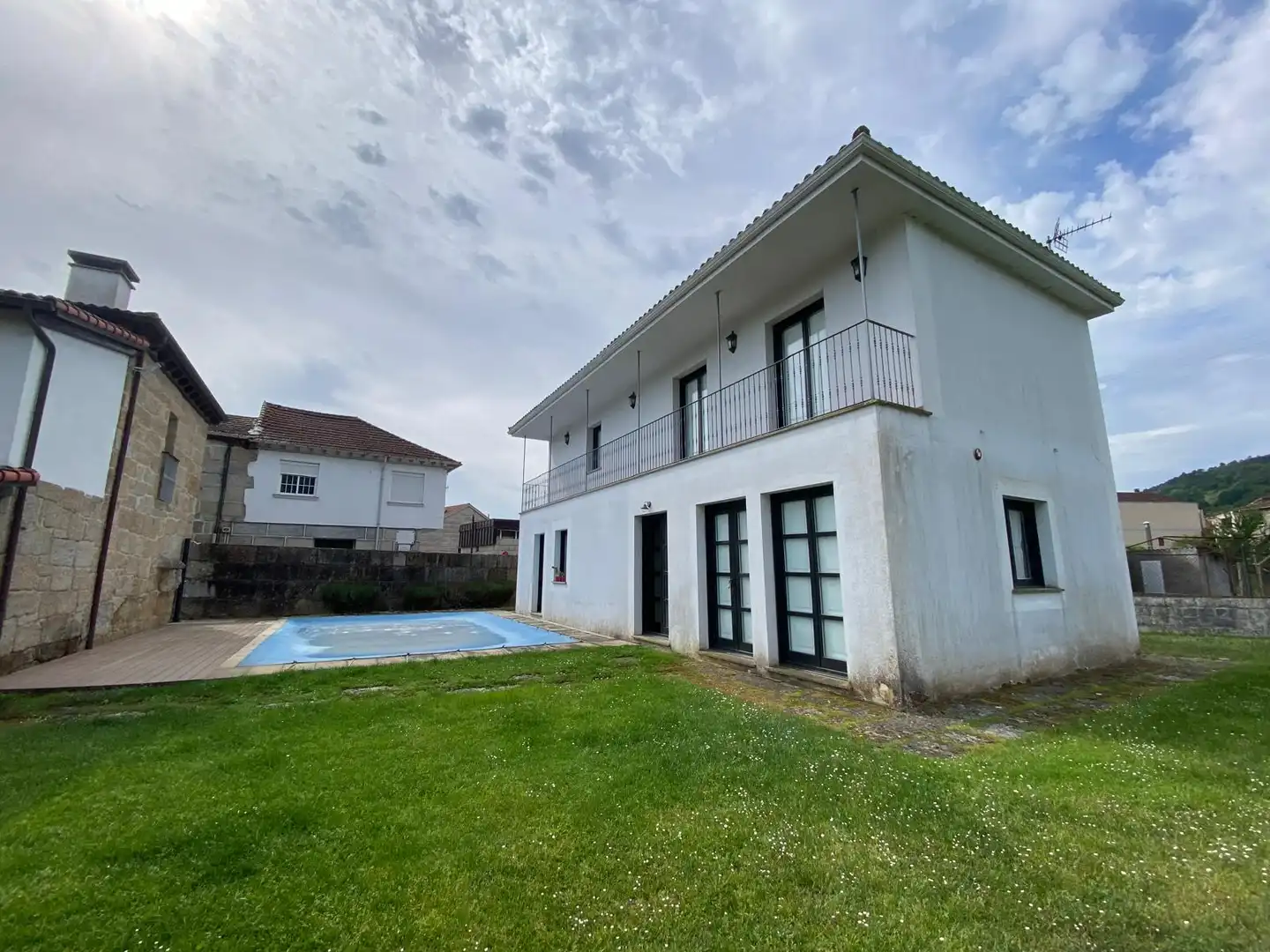 Vista exterior de Casa o chalet en venta en Leiro con Calefacción, Jardín privado y Parquet