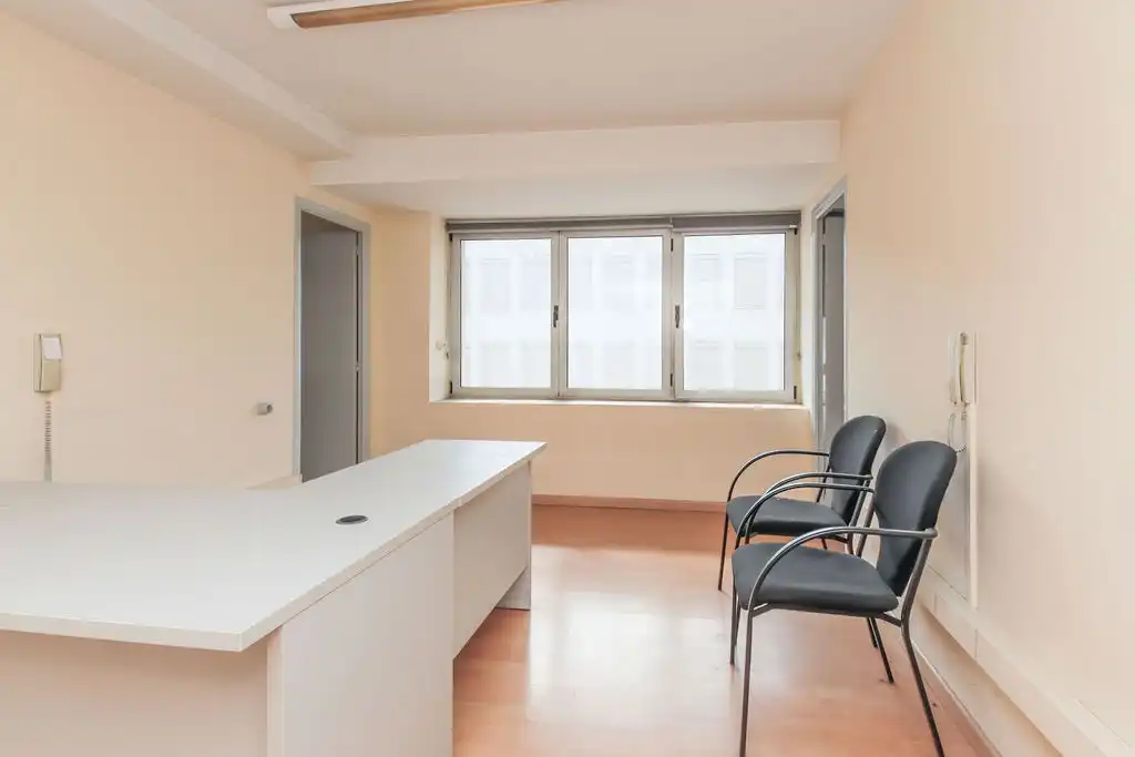 Büro zum Verkauf in C/ Doctor Ferrán , Ponent