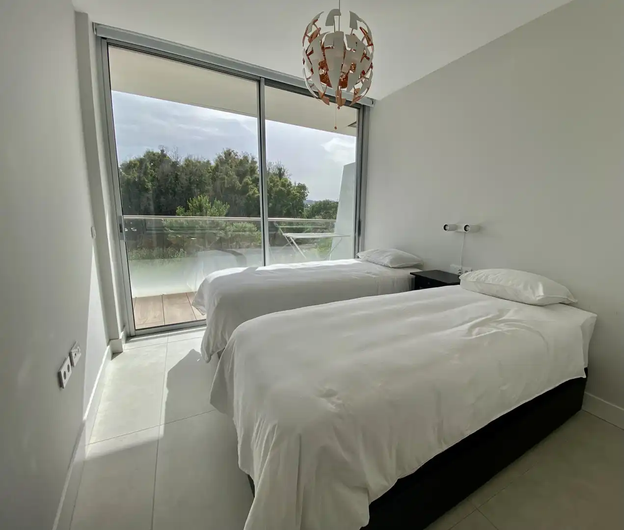 Habitación de Apartamento de alquiler en Estepona con Aire acondicionado, Calefacción y Terraza