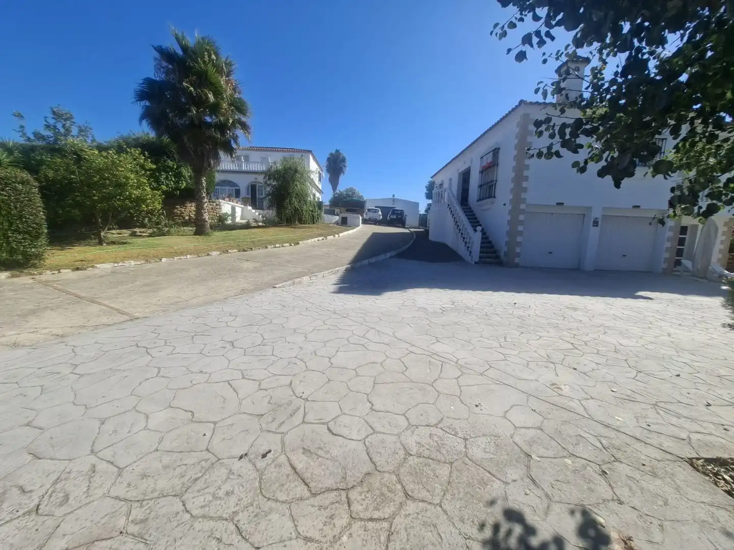 Vista exterior de Casa o xalet en venda en San Roque amb Aire condicionat, Calefacció i Jardí privat