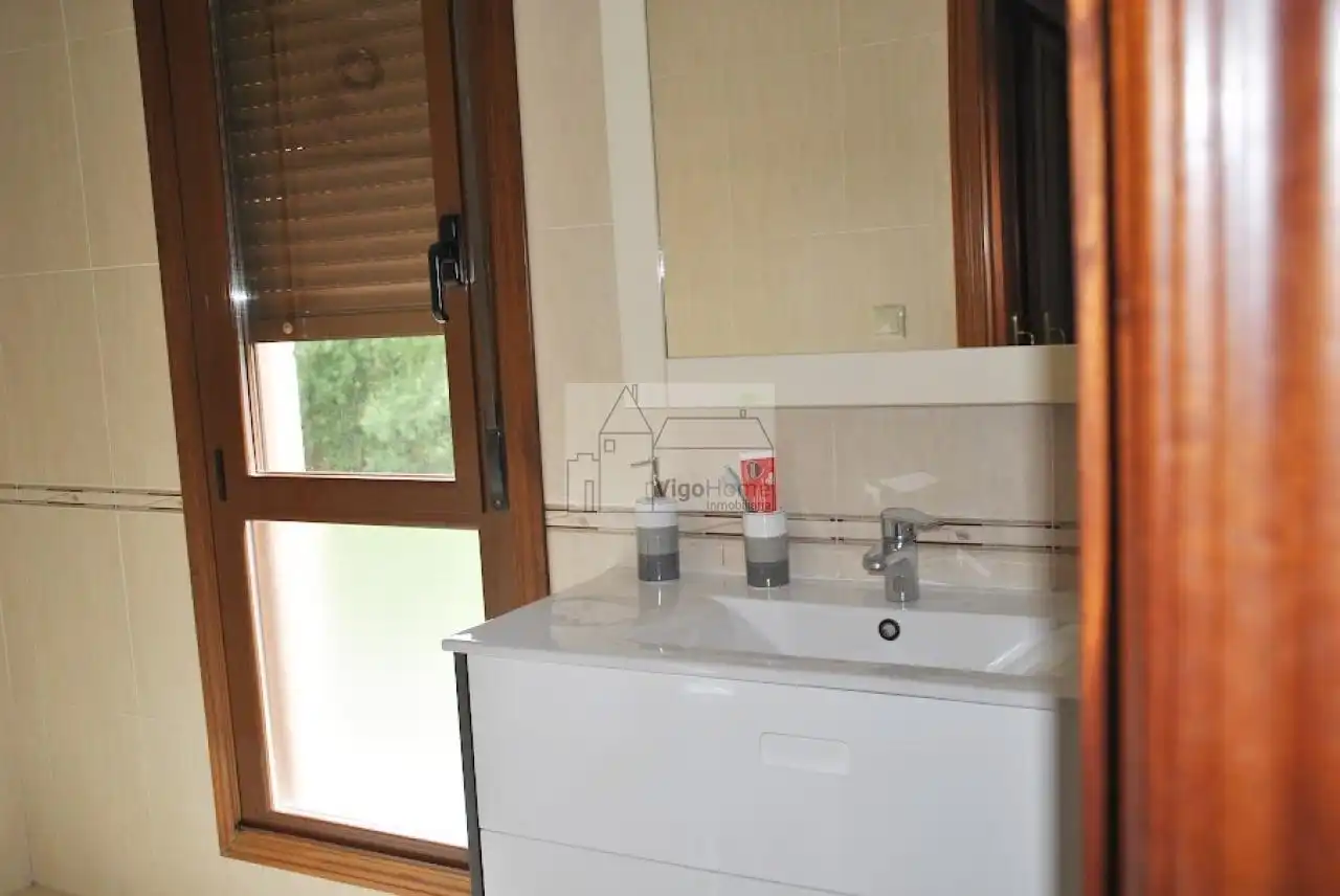 Bathroom of Houses for sale in Cangas   with Heating, Private garden and Terrace