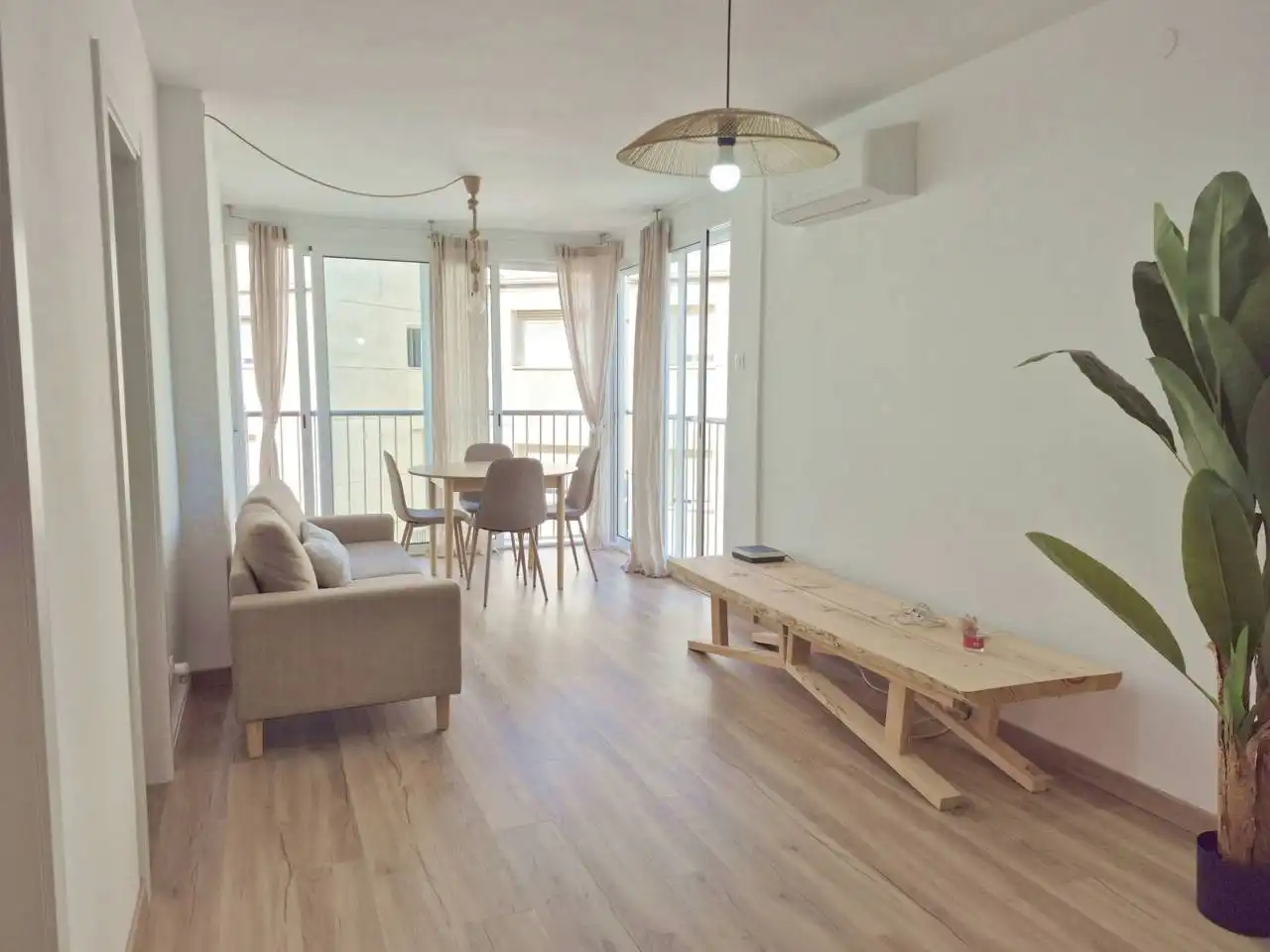 Sala de estar de Piso en venta en Cubelles con Aire acondicionado, Calefacción y Amueblado