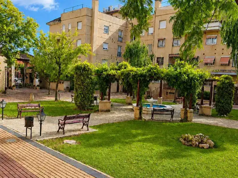 Vista exterior de Dúplex de lloguer en Córdoba amb Aire condicionat, Jardí privat i Parquet