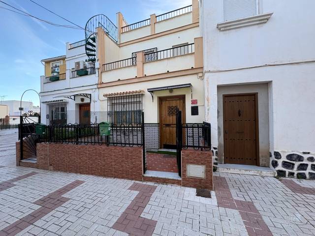 Casa adosada en Venta en Calle MORILLAS en Martiricos - La Roca - La Rosaleda