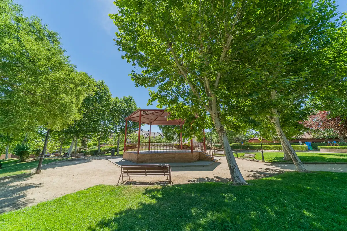 Jardí de Casa adosada en venda en Villanueva del Pardillo amb Aire condicionat, Calefacció i Traster
