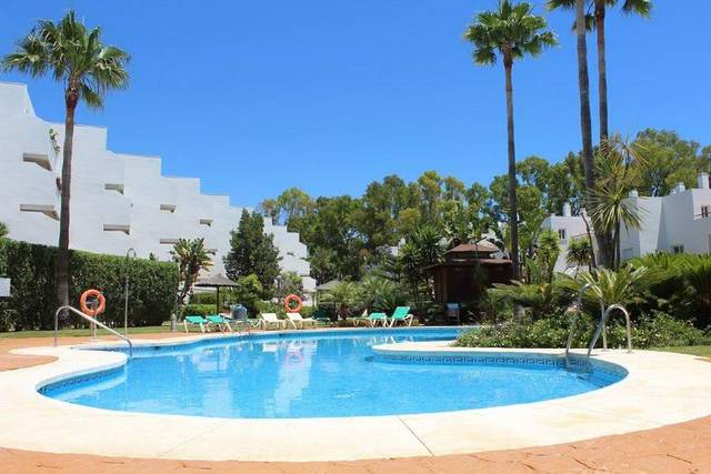 Piso en Venta en Urb Las Adelfas de Guadalmina Baja  en Guadalmina Baja